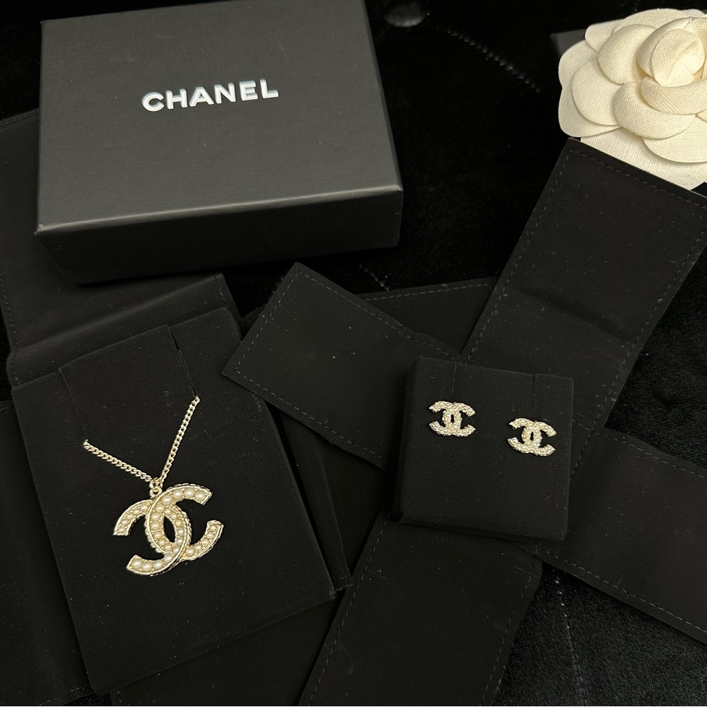❌❌❌SOLD Chanel necklace and earring set - adjustable
